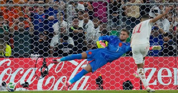 فرحة لاعبي المنتخب المغربي بعد الفوز على هولندا بركلات الترجيح في كأس العالم 2026