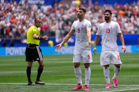 مهدي طارمي قائد منتخب إيران يعبر عن استيائه من تنظيم الفيفا لكأس العالم.