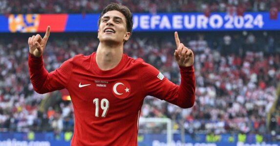 صورة جماعية لعدد من نجوم كرة القدم الشباب الواعدين في كأس العالم 2026.