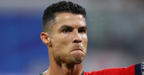 كريستيانو رونالدو يفكر في مستقبله الدولي بعد خروج البرتغال من كأس العالم.