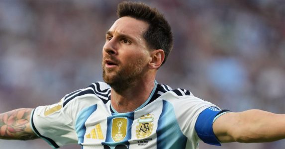قائمة المرشحين لجائزة الكرة الذهبية 2026 مع ليونيل ميسي