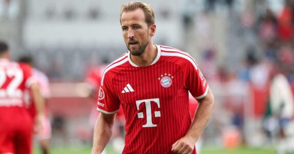 هاري كين يحتفل بهدفه مع بايرن ميونخ في كأس ألمانيا